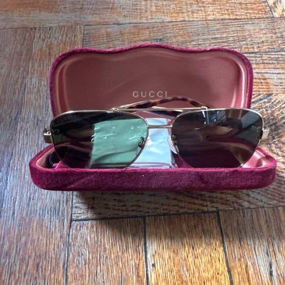 Gucci Aviator Sunglasses - Picture 5 of 6